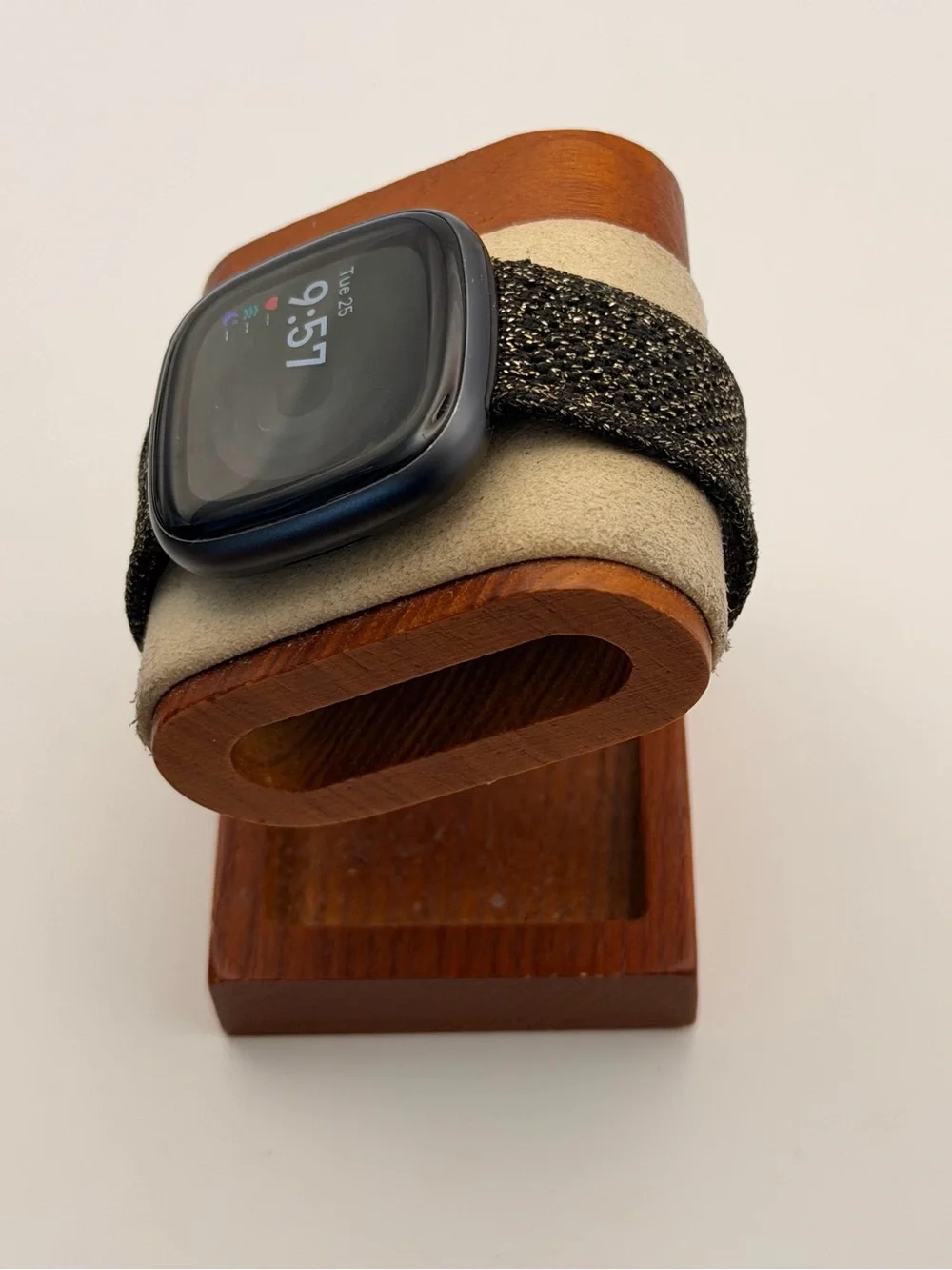 Fitbit Versa 4, Charger Included, Tested, Black & Gold Sparkle Band, very Good